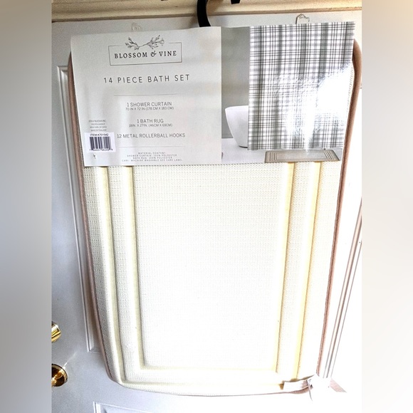 NWT 14 piece Bath set Brown
& Grey Colors
Blossom & Vine - Picture 3 of 3